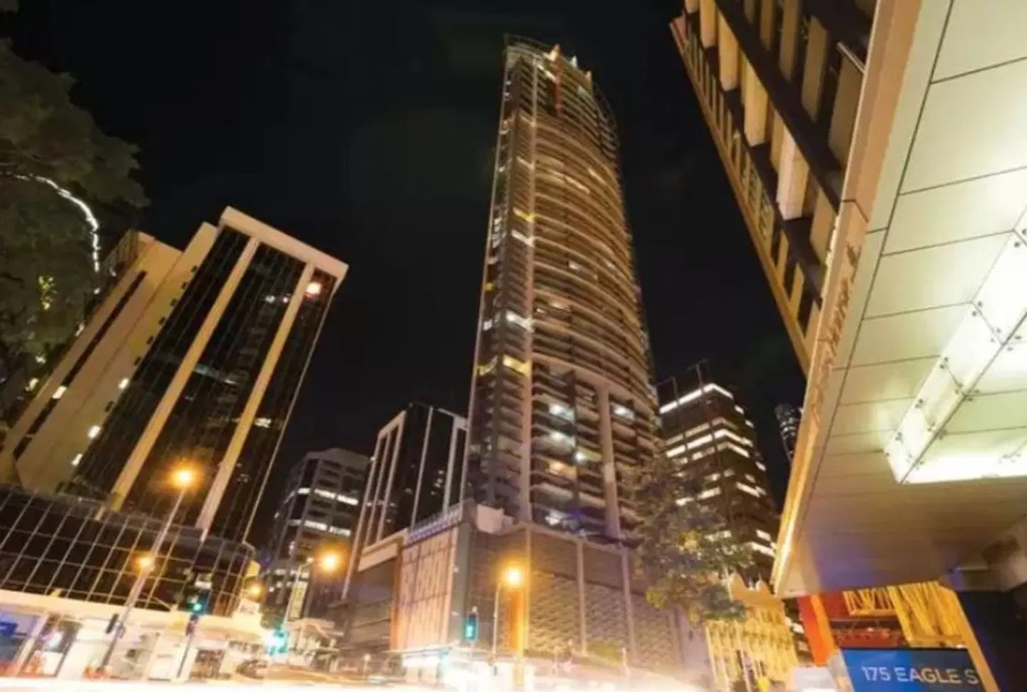Oaks Brisbane Aurora Suites EXTERIOR
