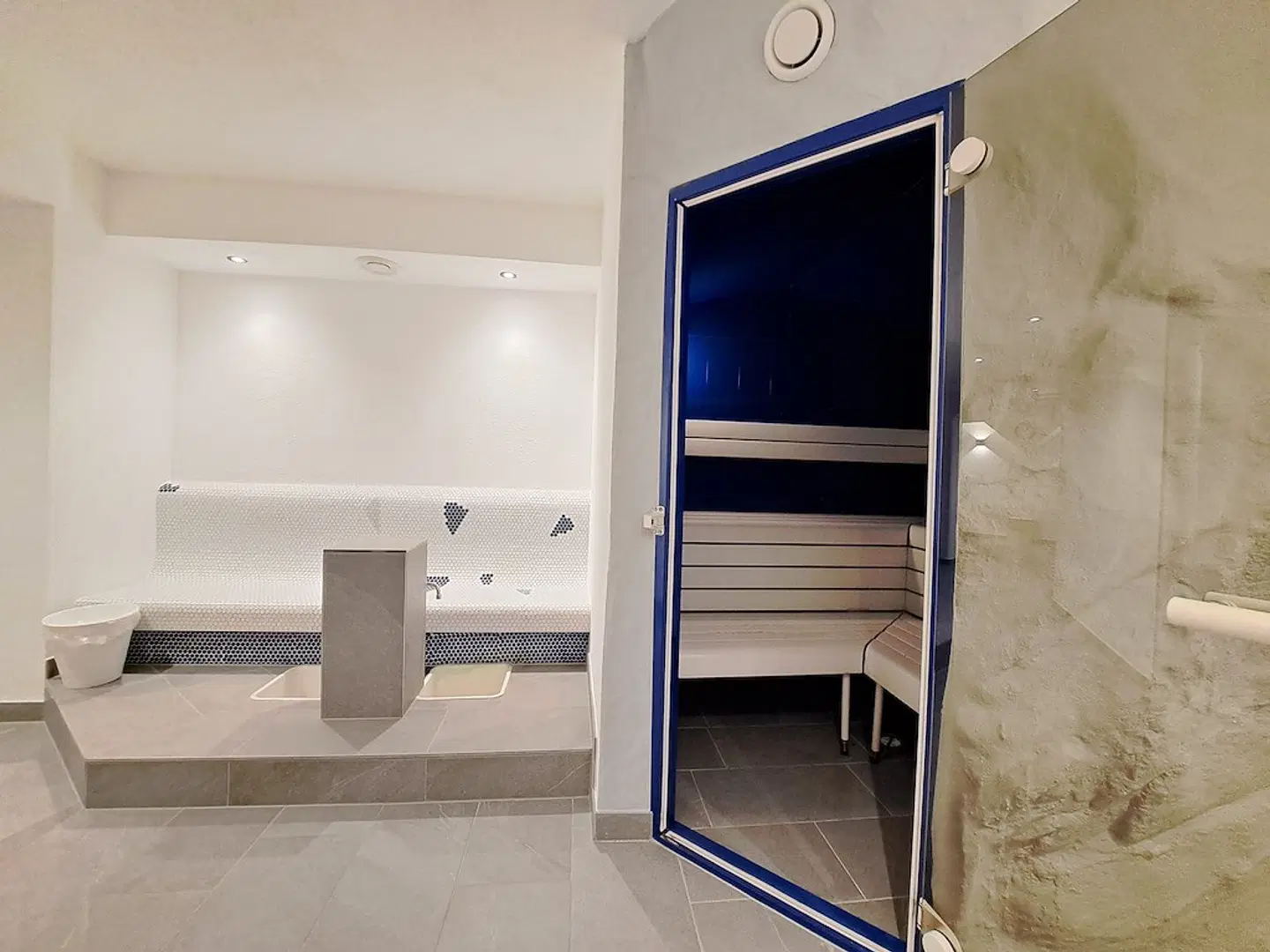 Tia Apart Hotel & Appartements Badezimmer