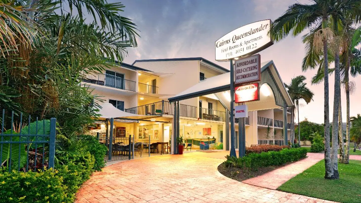 Cairns Queenslander Hotel & Apartments EXTERIOR