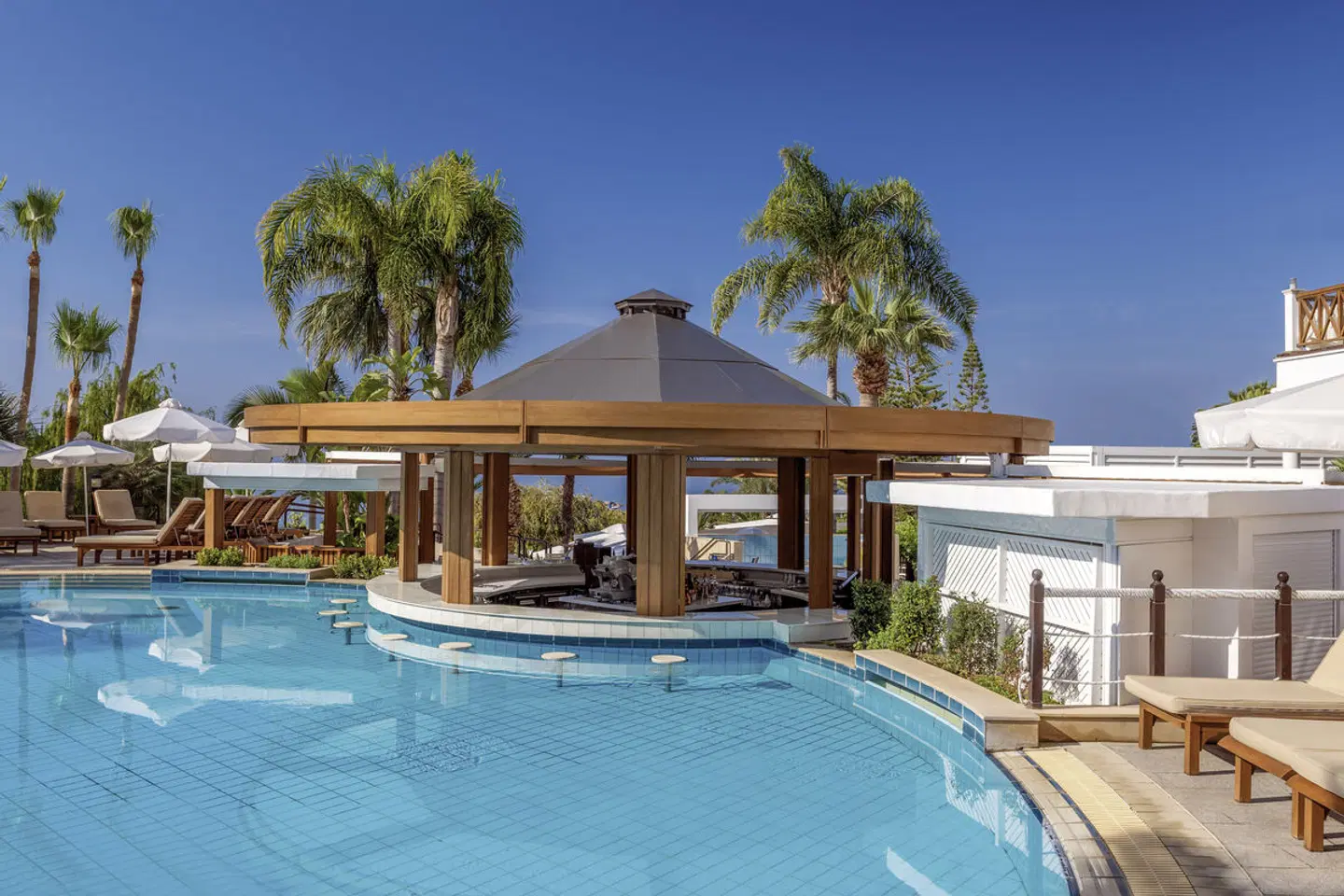 Mediterranean Beach Hotel OUTDOOR_POOL