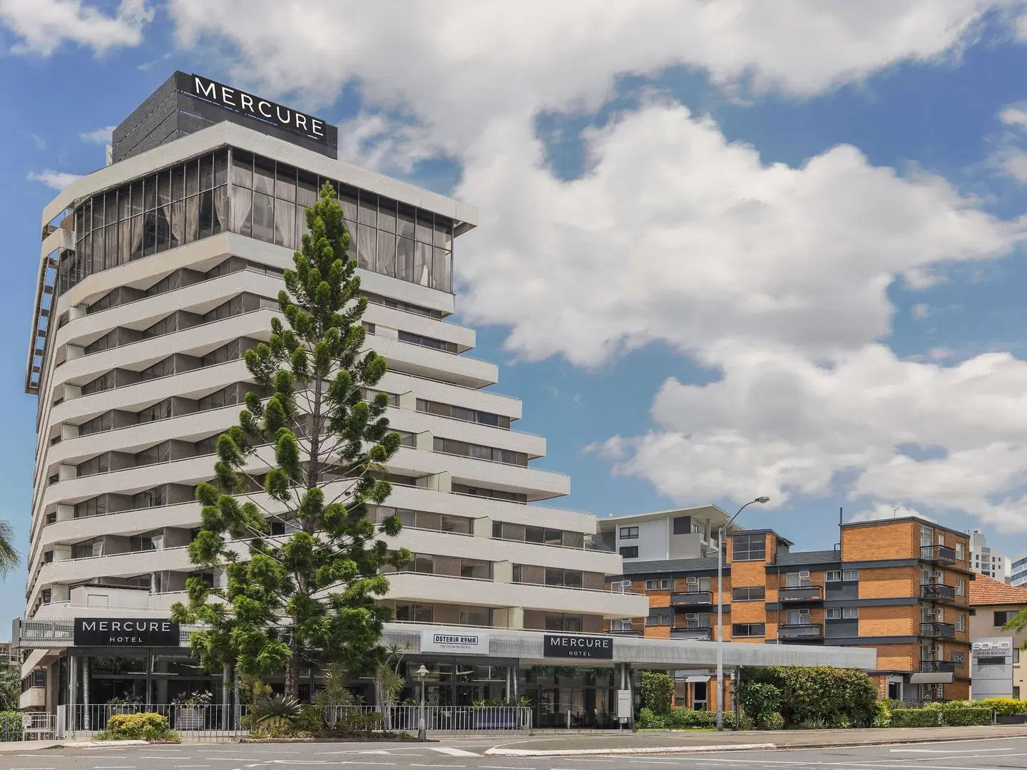 Mercure Brisbane Spring Hill EXTERIOR