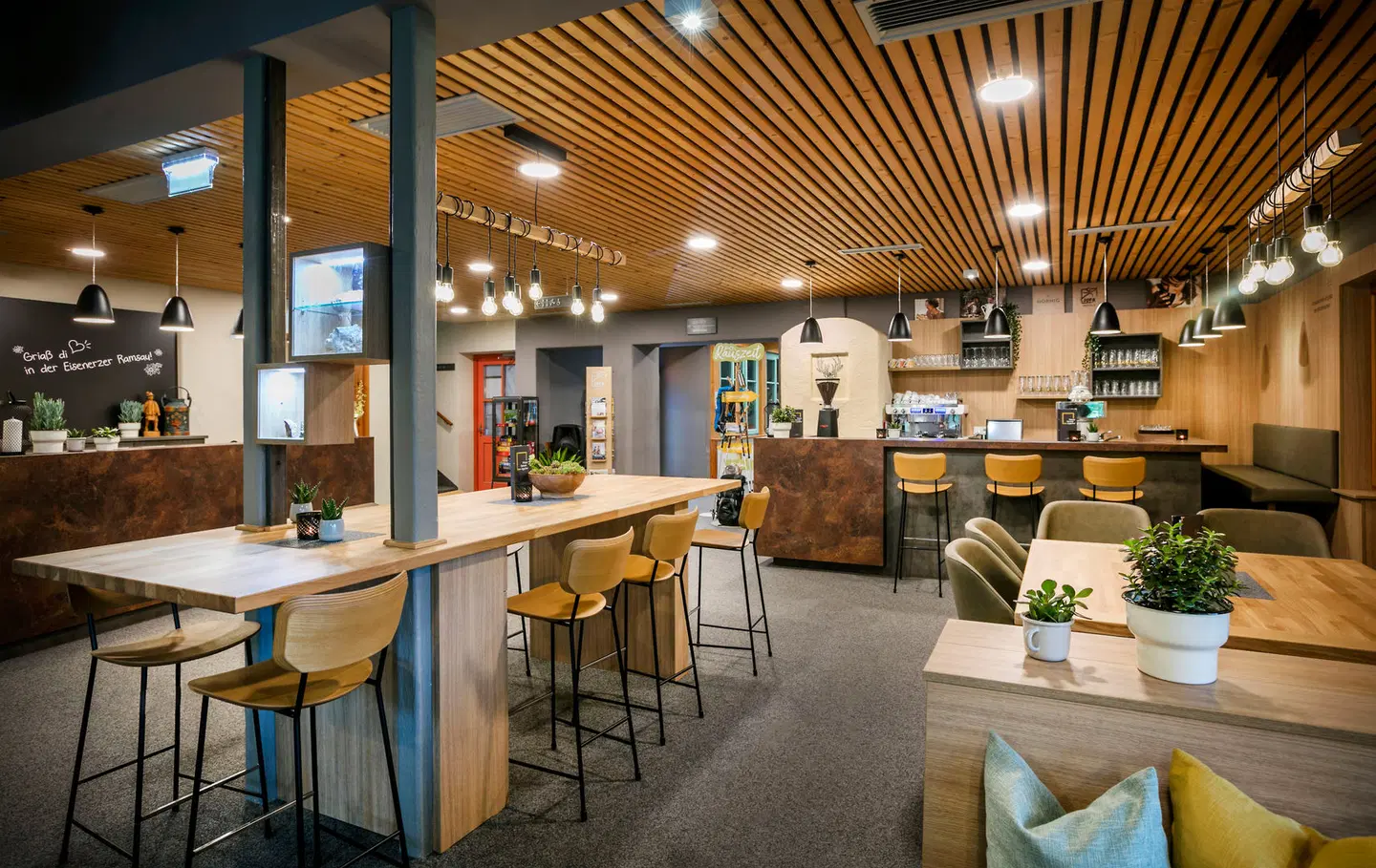 JUFA Eisenerzer Ramsau Almerlebnisdorf Bar