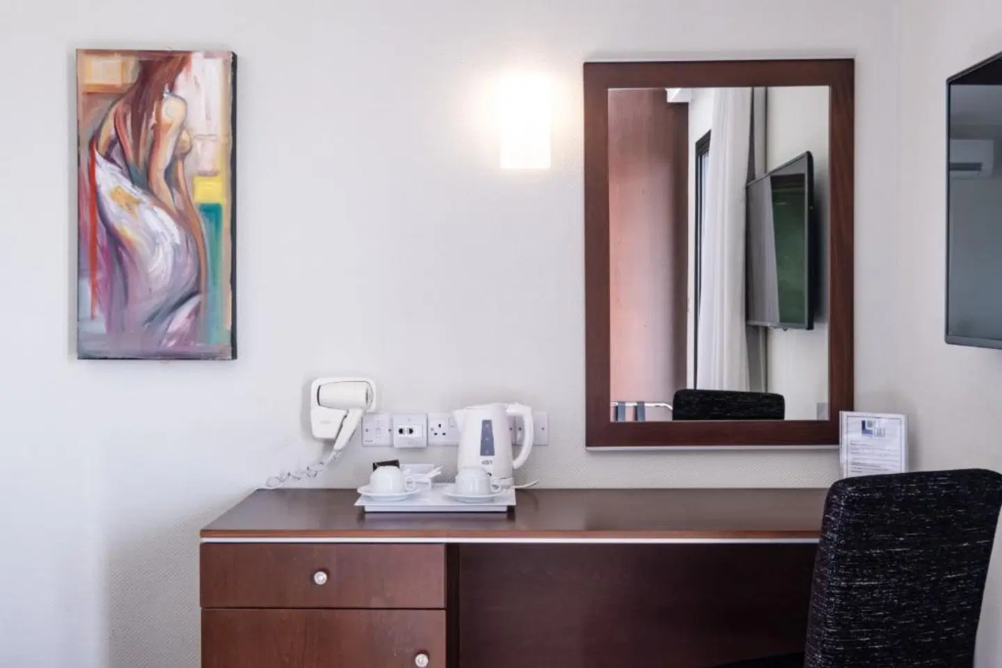 Livadhiotis City Hotel Badezimmer