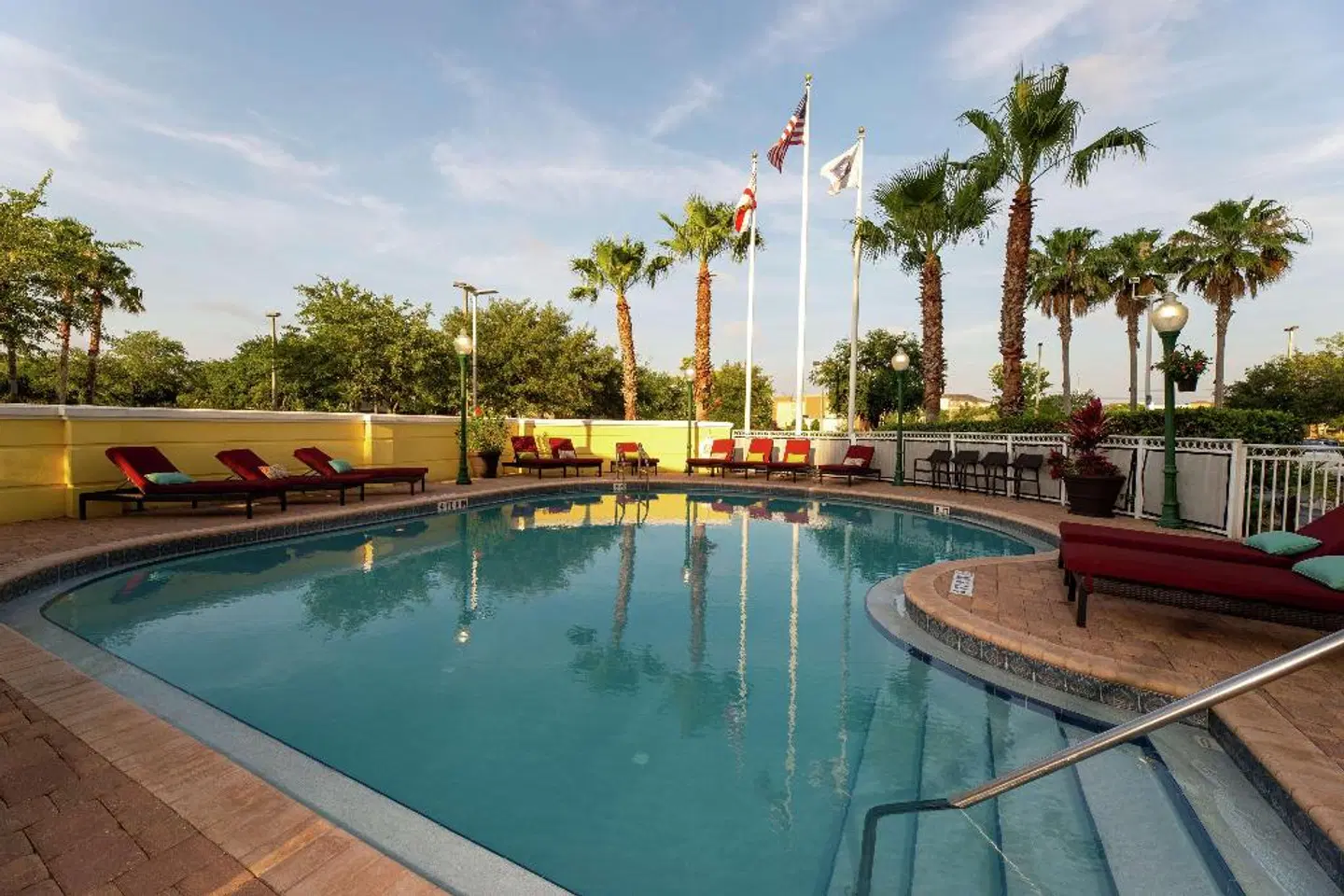 Hampton Inn & Suites Jacksonville Deerwood Park OUTDOOR_POOL
