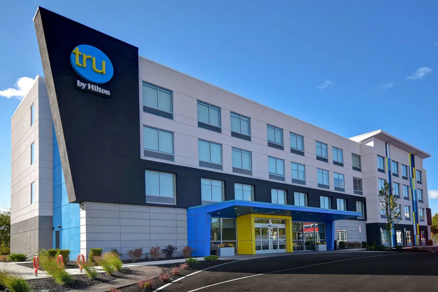 Tru by Hilton Concord EXTERIOR
