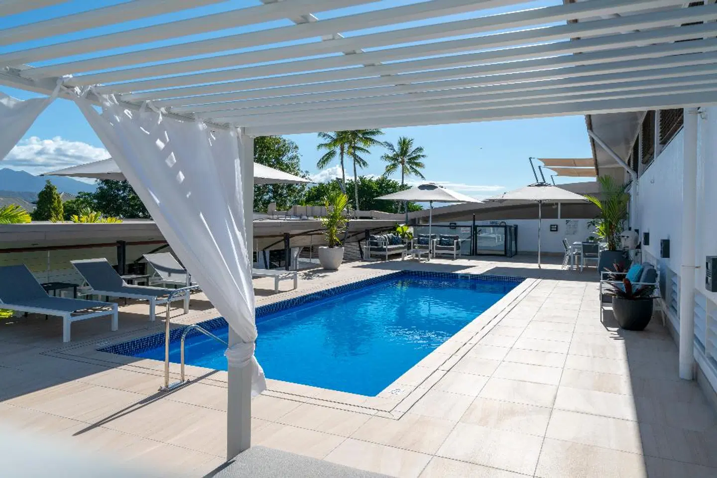 Saltwater Luxury Apartments OUTDOOR_POOL