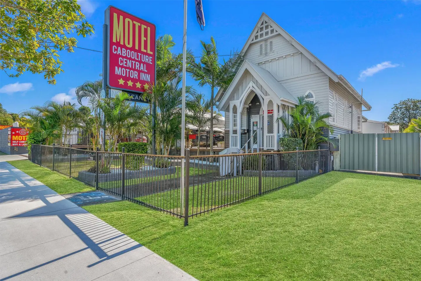 Caboolture Central Motor Inn, SureStay Collection by BW EXTERIOR
