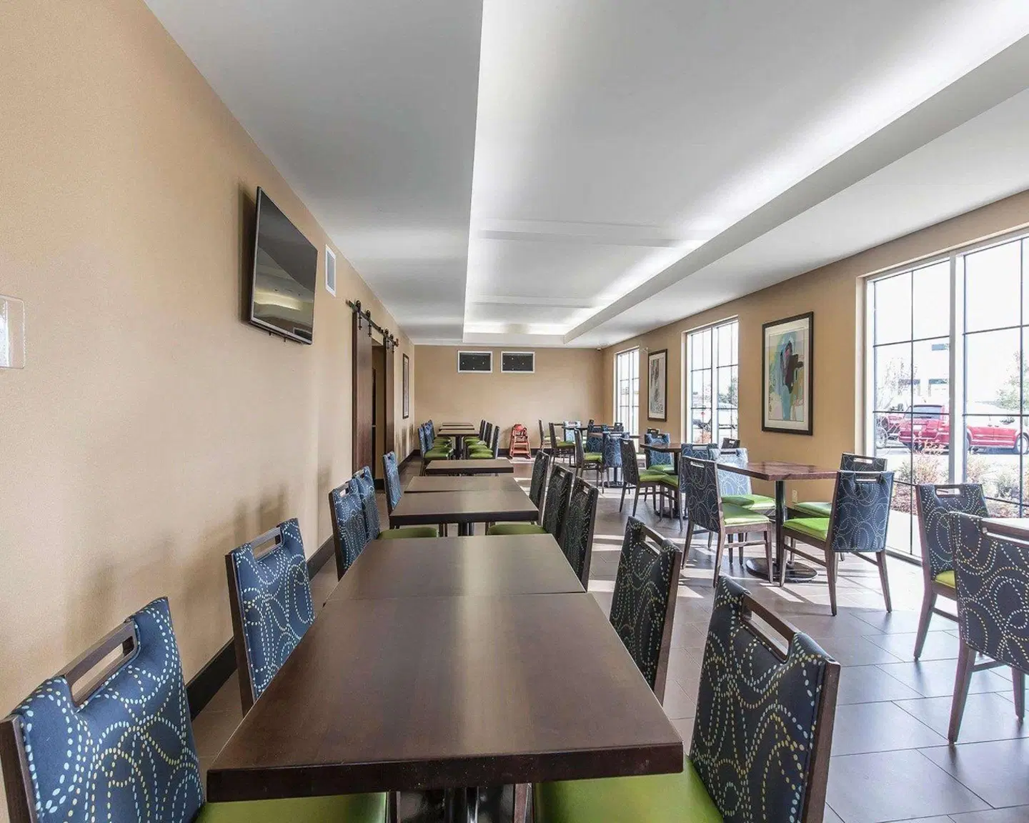 Comfort Inn & Suites Airport North SPORTS_AND_LEISURE