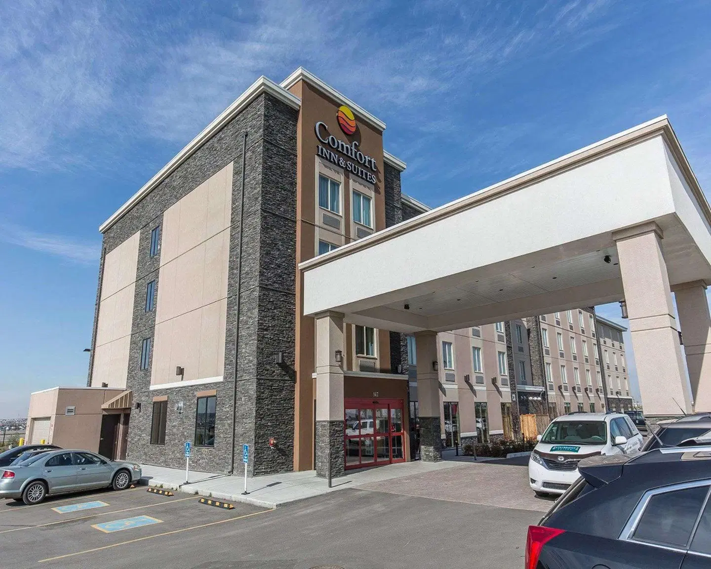 Comfort Inn & Suites Airport North EXTERIOR