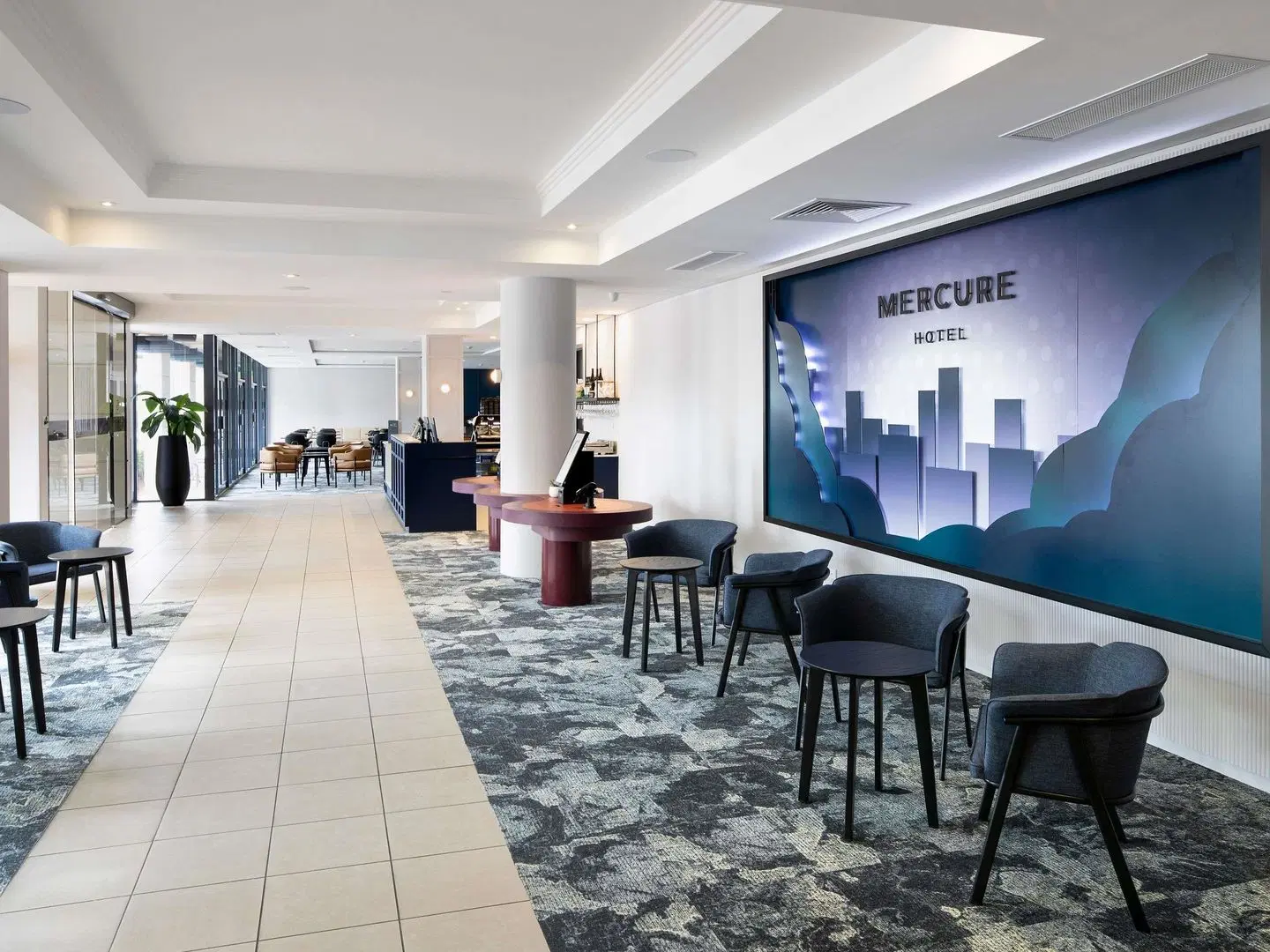 Mercure Brisbane Garden City Bar
