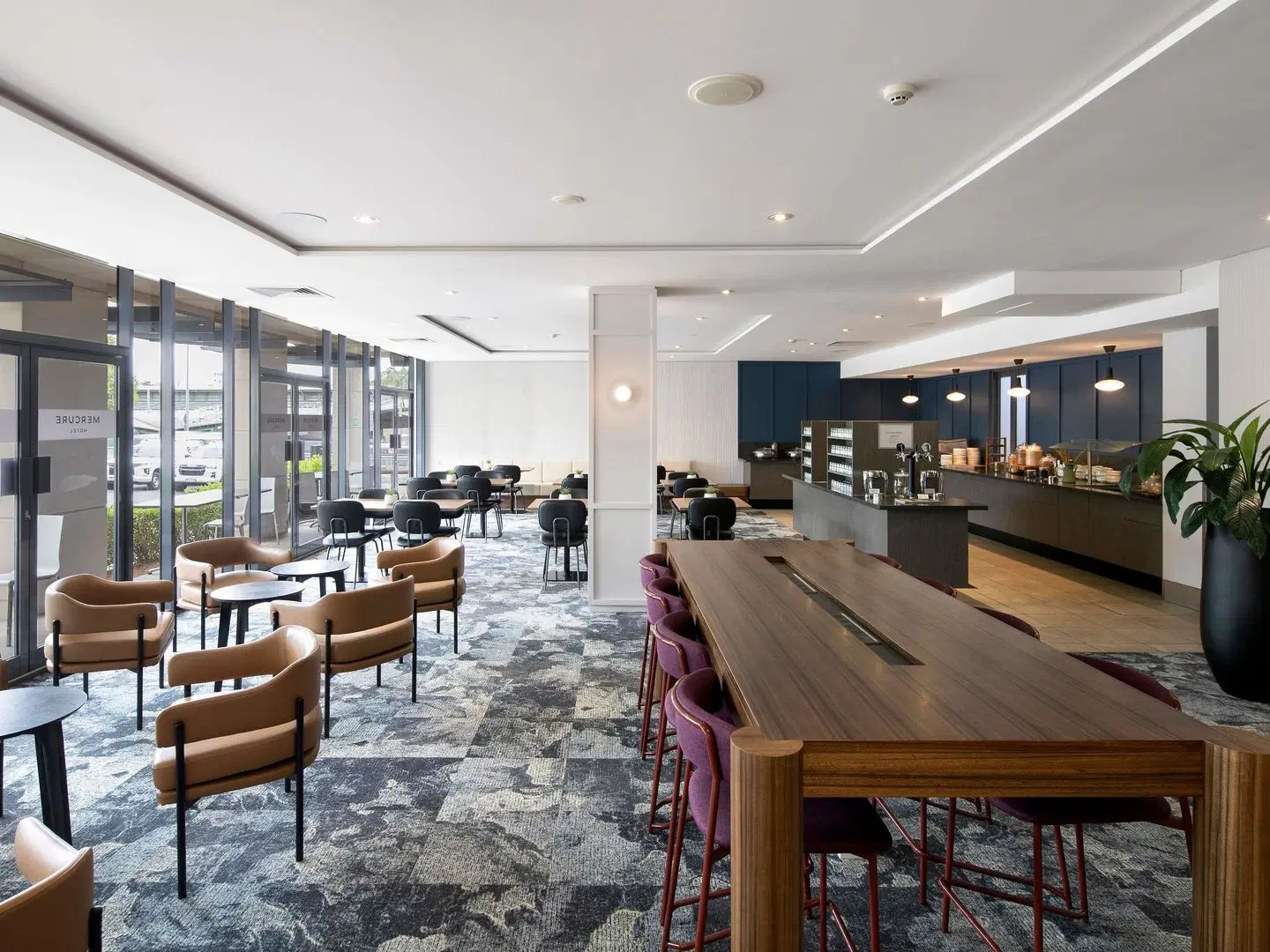 Mercure Brisbane Garden City Bar