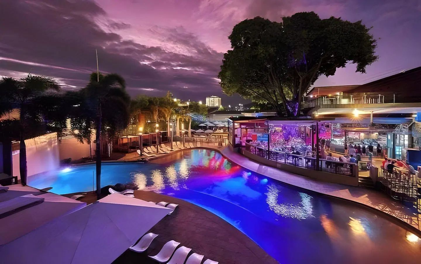Gilligan's Backpackers Hotel & Resort OUTDOOR_POOL