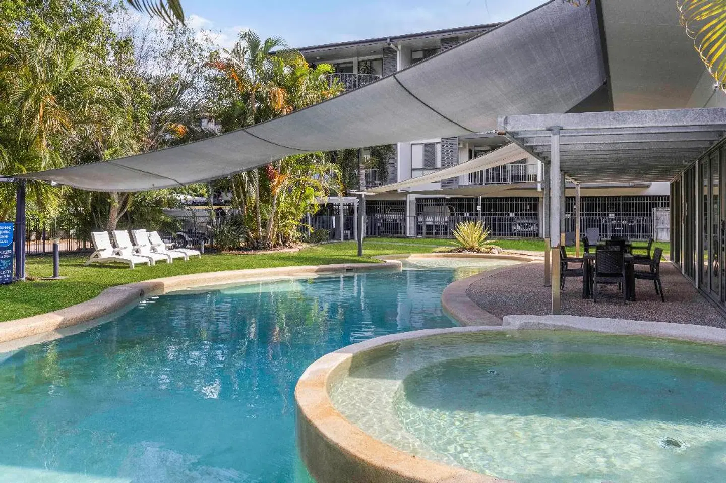 Beaches on Lammermoor Apartments OUTDOOR_POOL