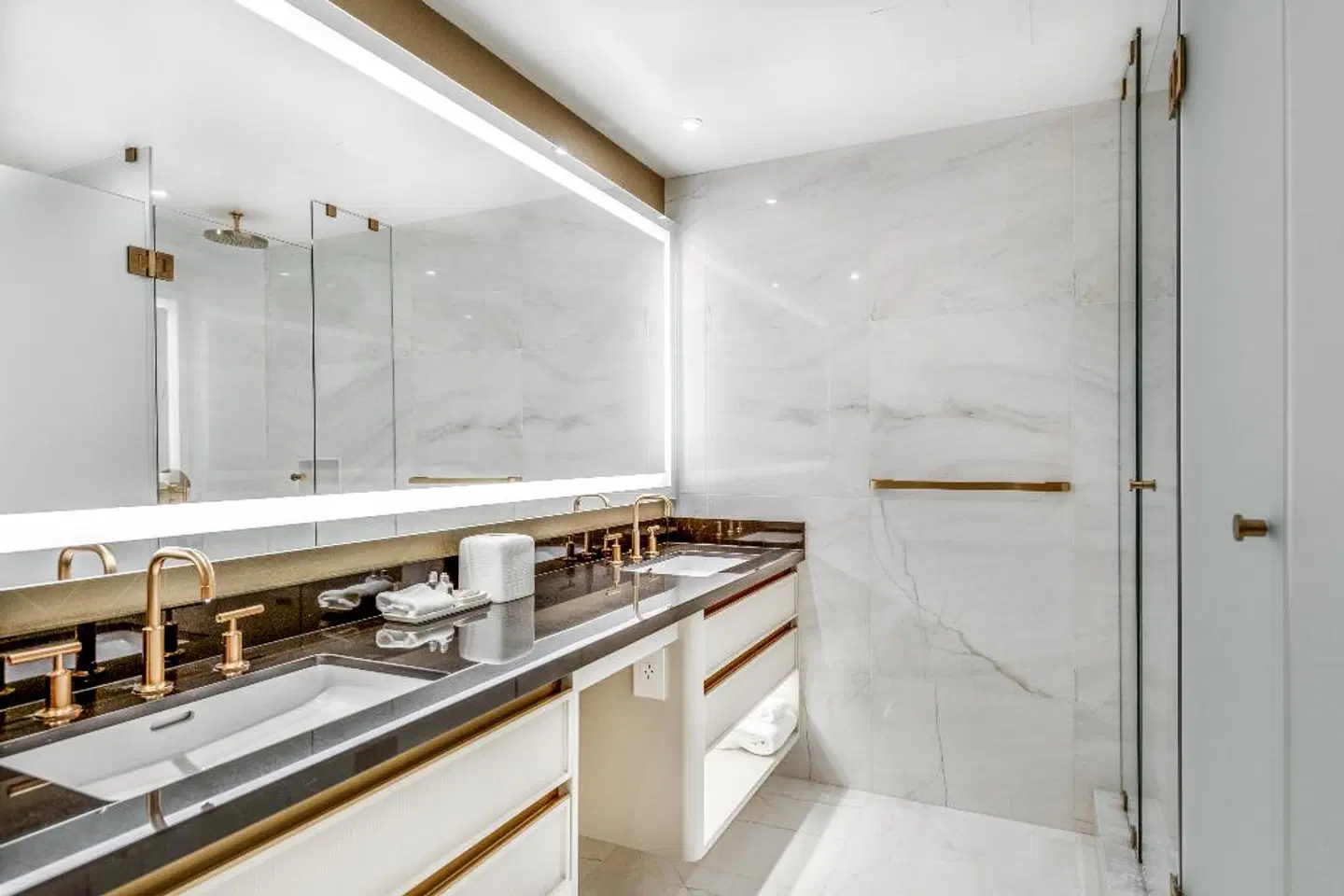 Azur Legacy Collection Hotel Badezimmer