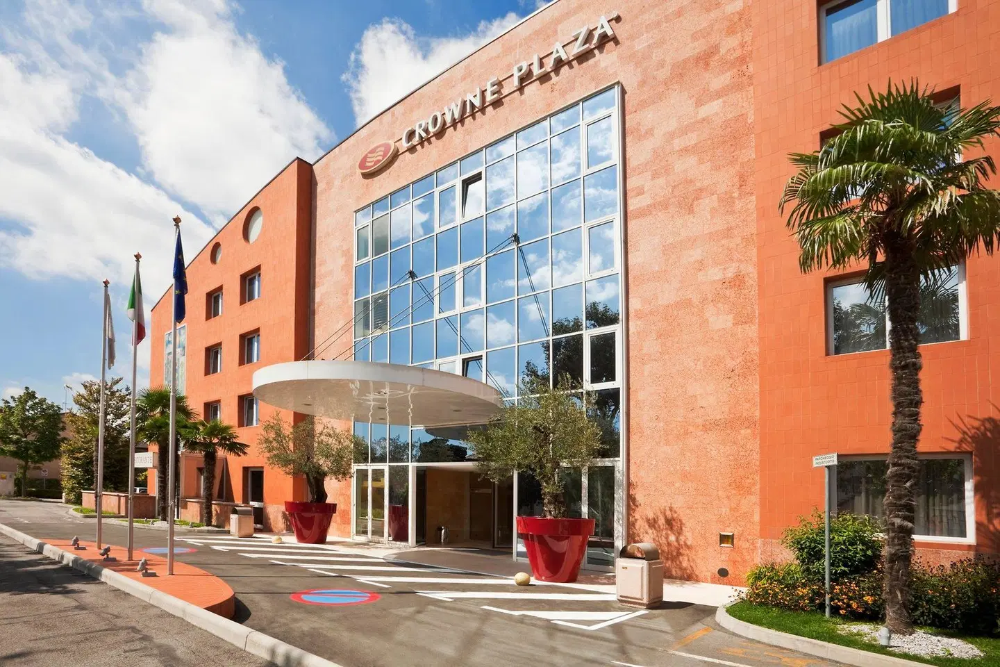 Crowne Plaza Venice East EXTERIOR