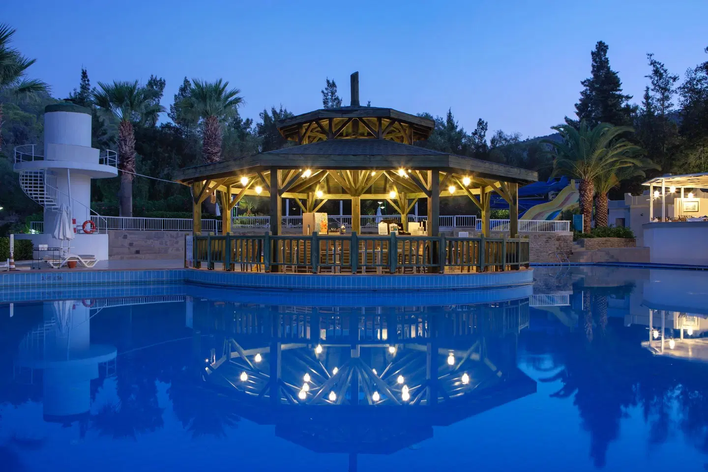 Crystal Green Bay Resort & Spa EXTERIOR