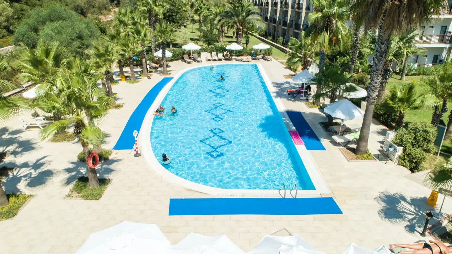 Crystal Green Bay Resort & Spa OUTDOOR_POOL