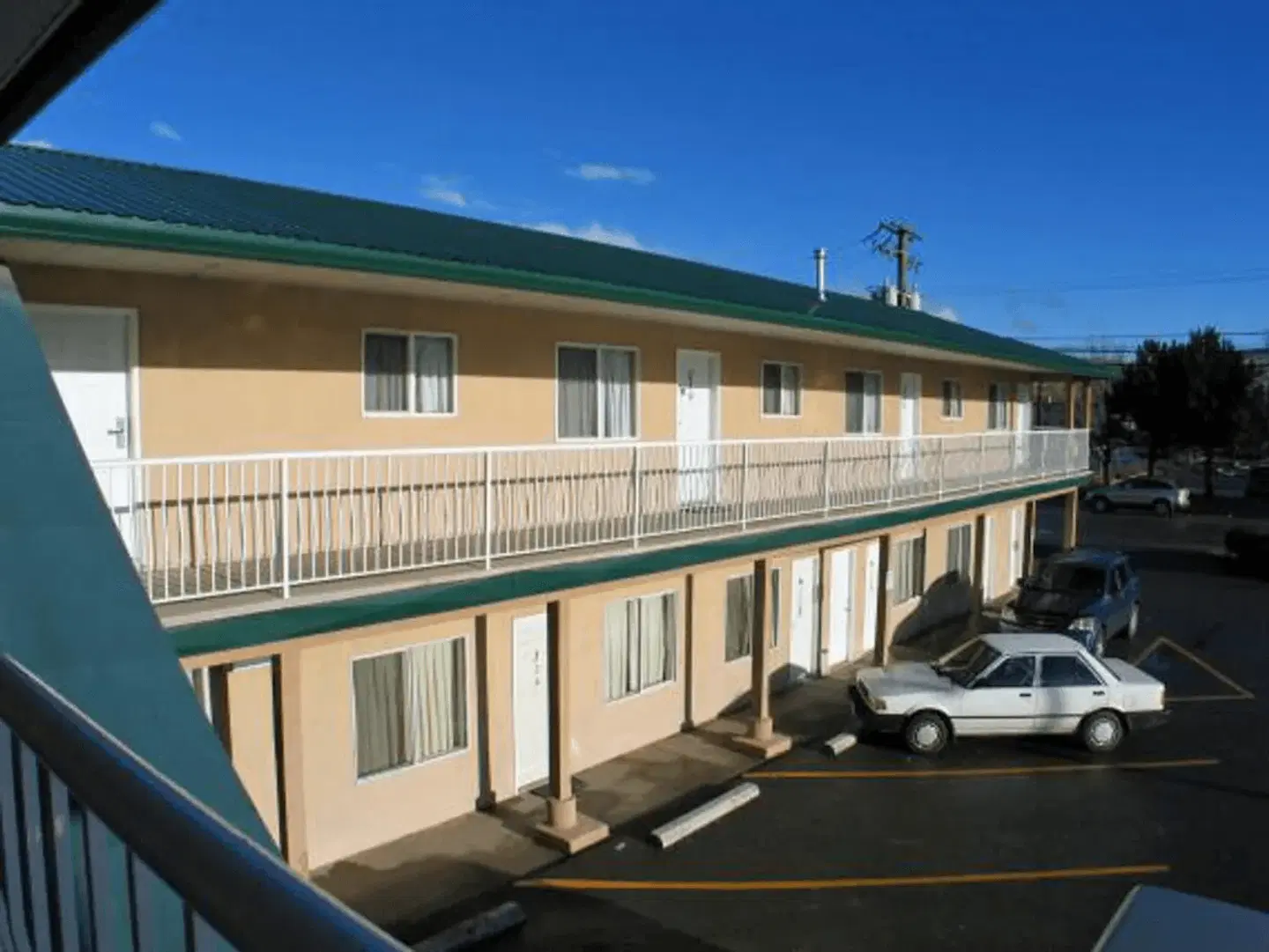 Intown Inn & Suites EXTERIOR