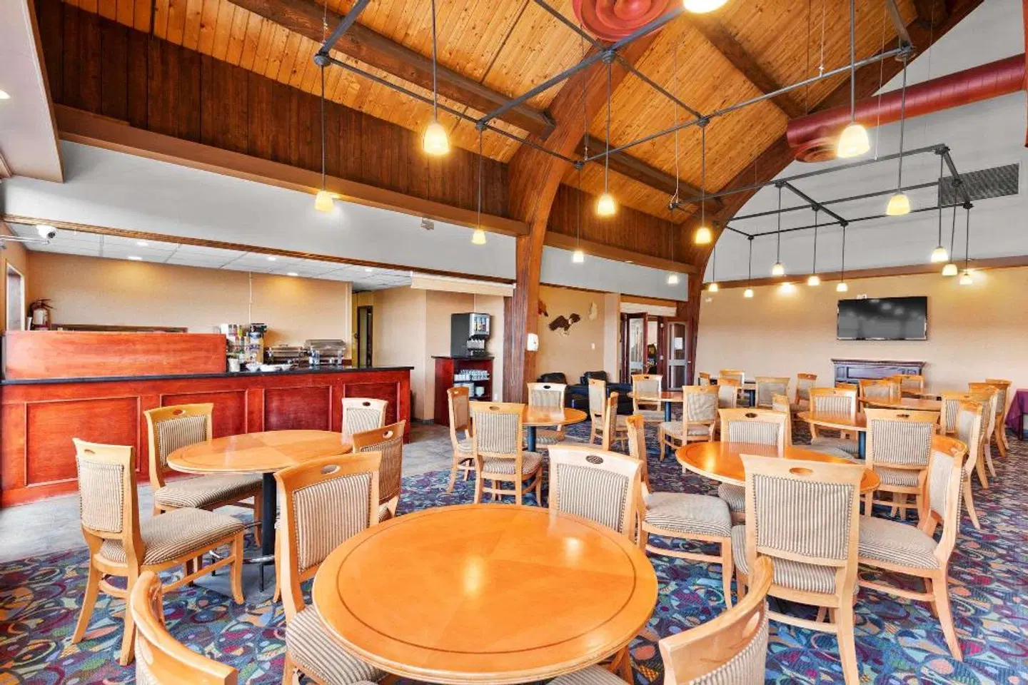 Coast Fraser Inn Bar