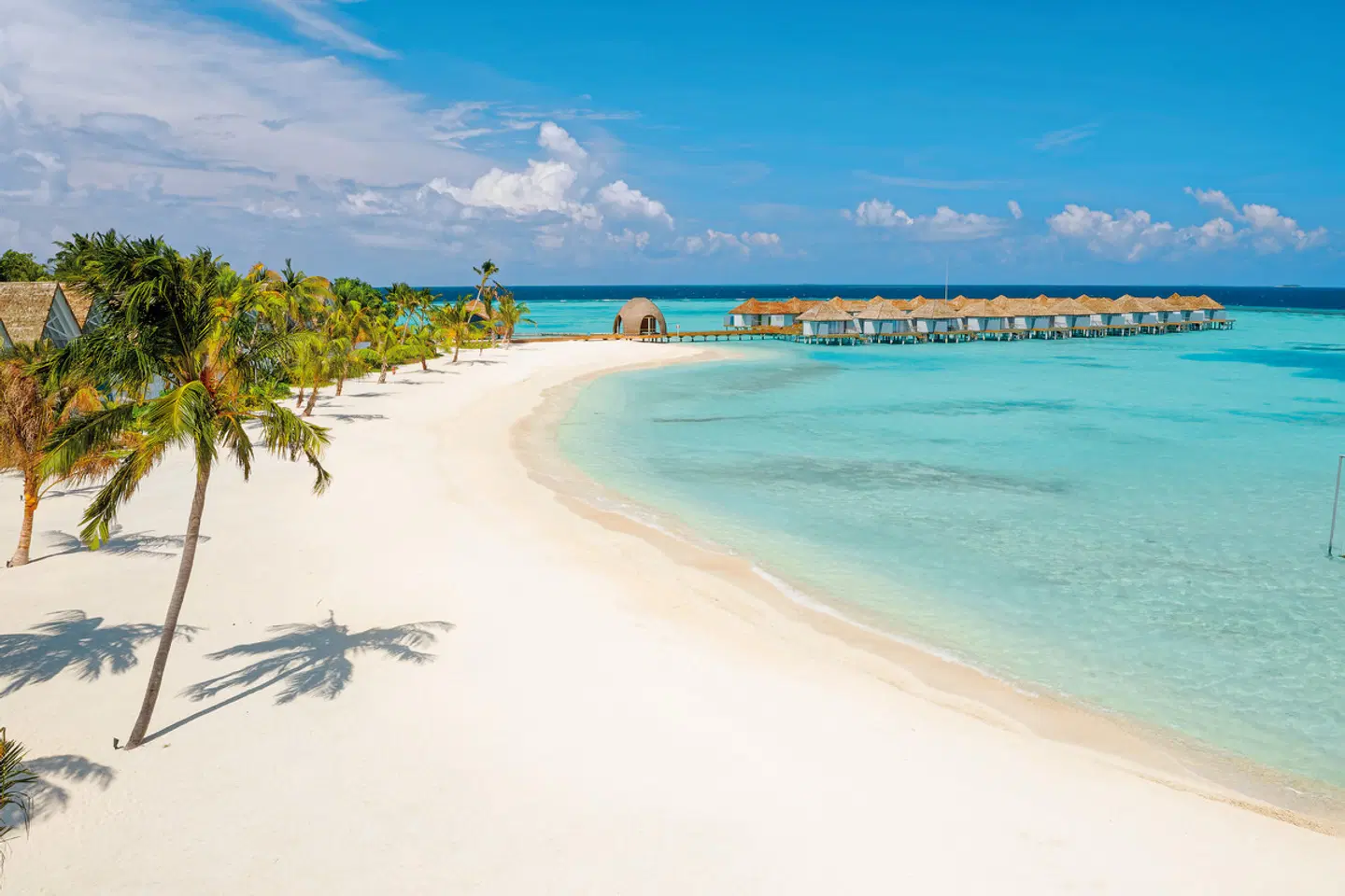 Outrigger Maldives Maafushivaru Resort Strand