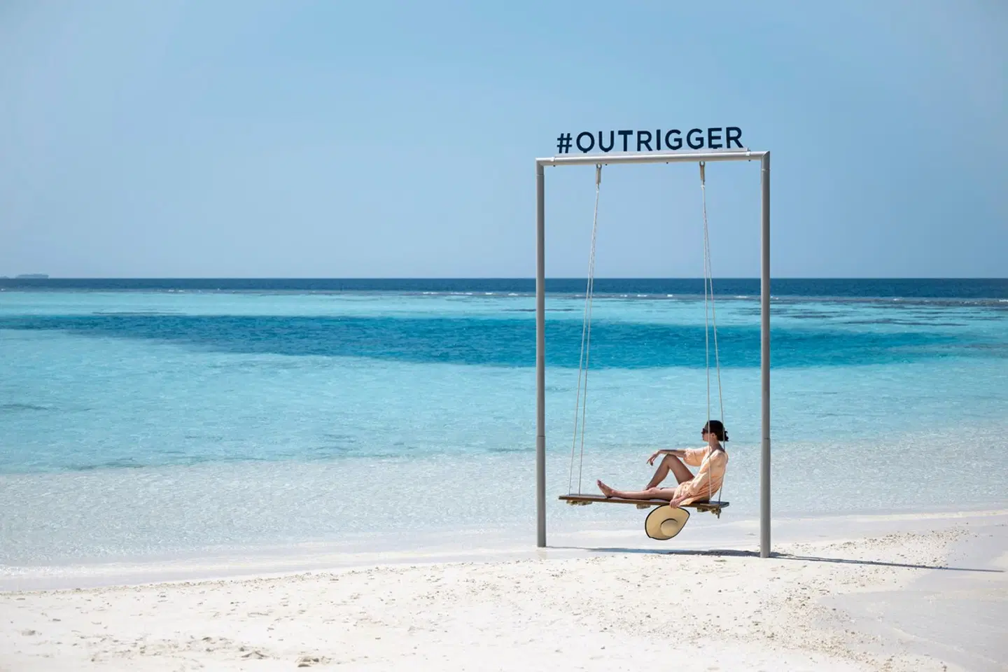 Outrigger Maldives Maafushivaru Resort Strand