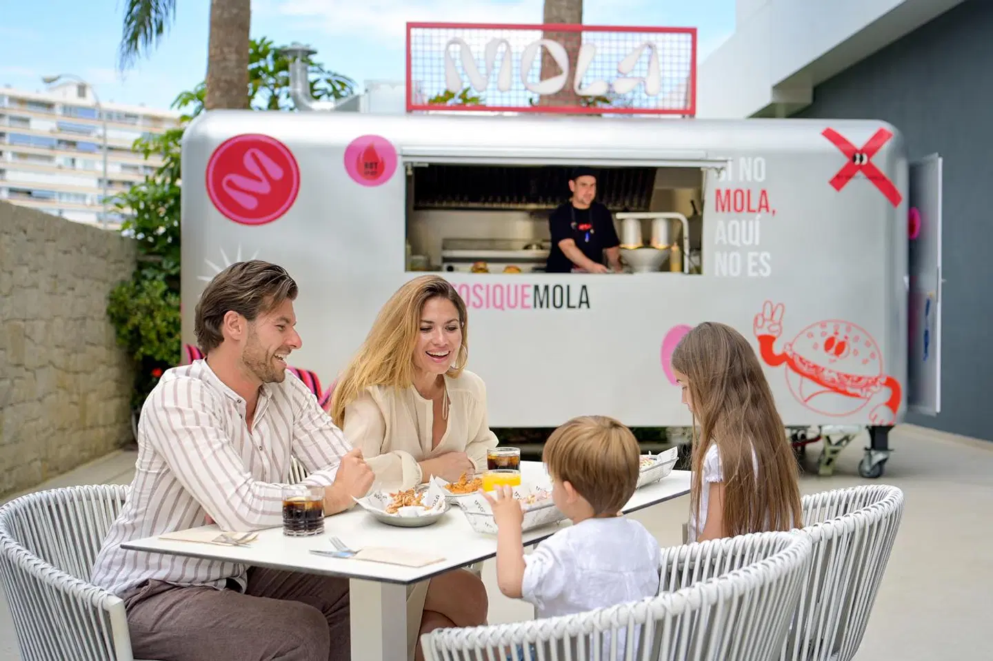 Hotel Port Alicante PEOPLE