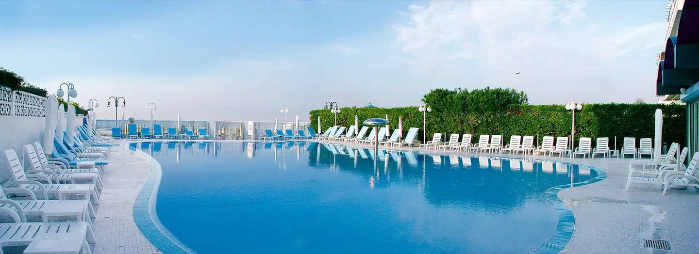 Hotel Cambridge OUTDOOR_POOL