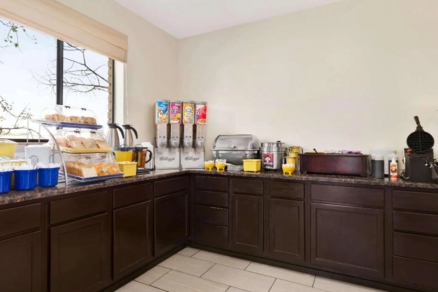 Days Inn by Wyndham Cortez ROOM_EXAMPLE