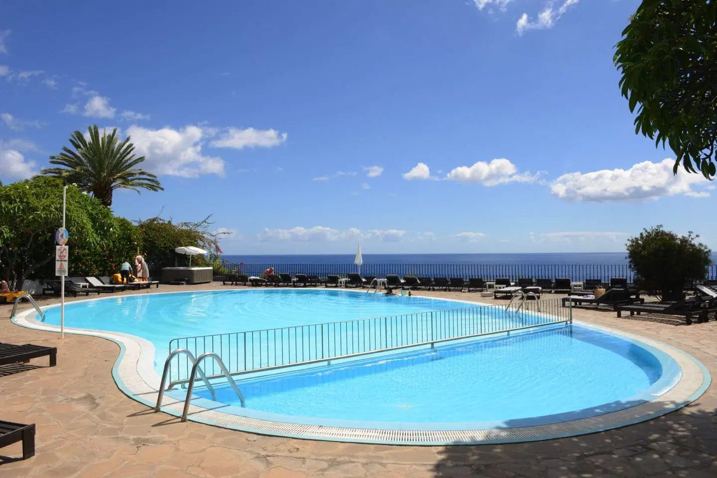 Duas Torres OUTDOOR_POOL