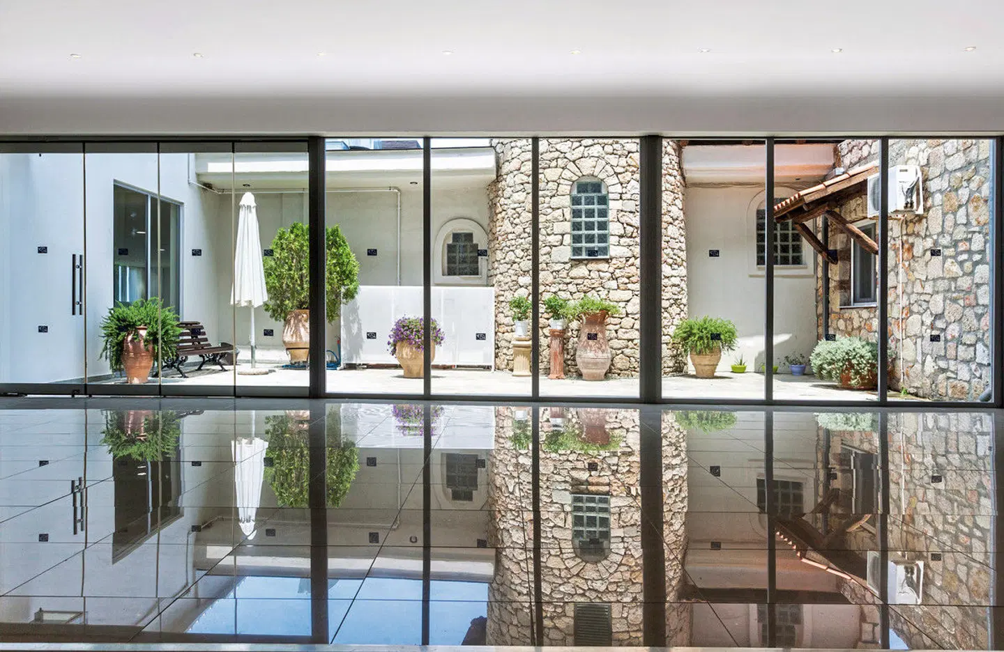 Hotel Kriopigi Hallenbad