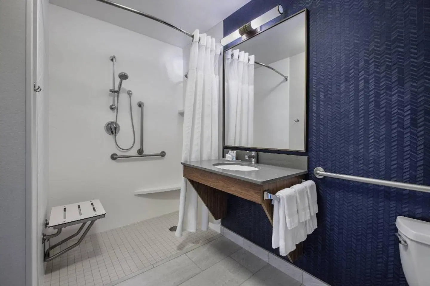 Fairfield Inn & Suites by Marriott Kelowna Badezimmer