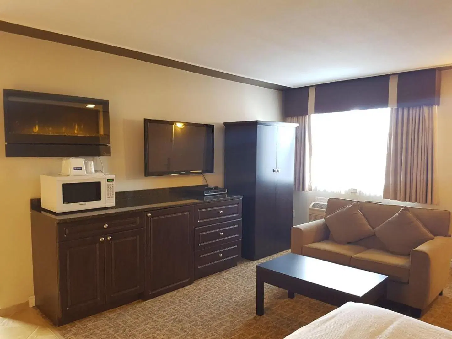 Kamloops Travelodge Mountview ROOM_EXAMPLE