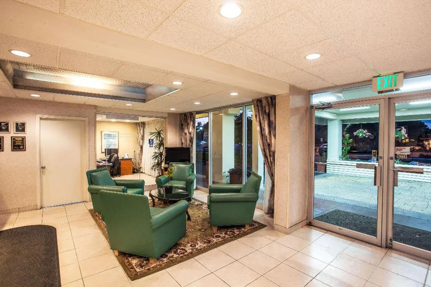 Monterey Bay Travelodge LOUNGE_LOBBY
