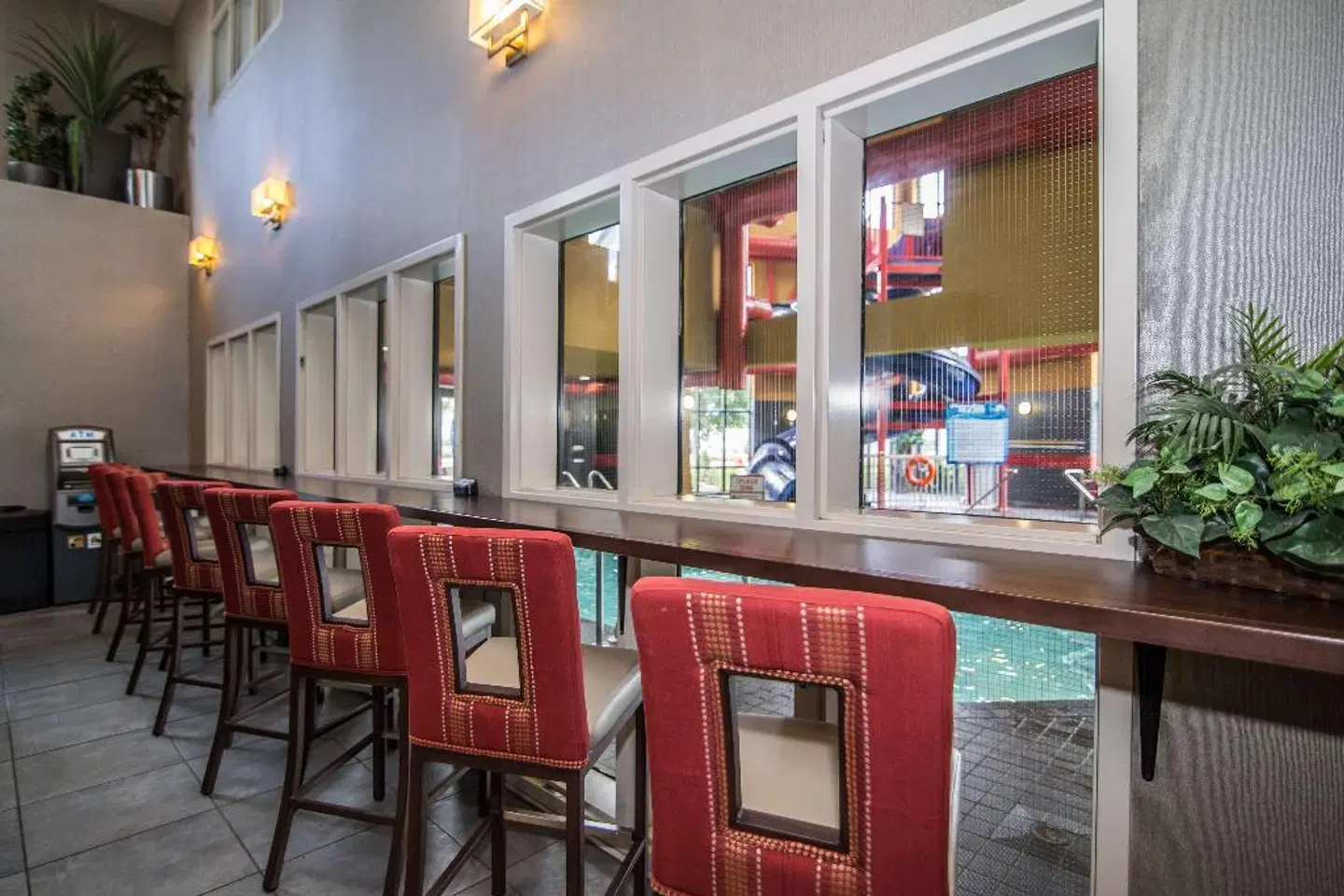 Best Western PLUS Wine Country Hotel & Suites Bar