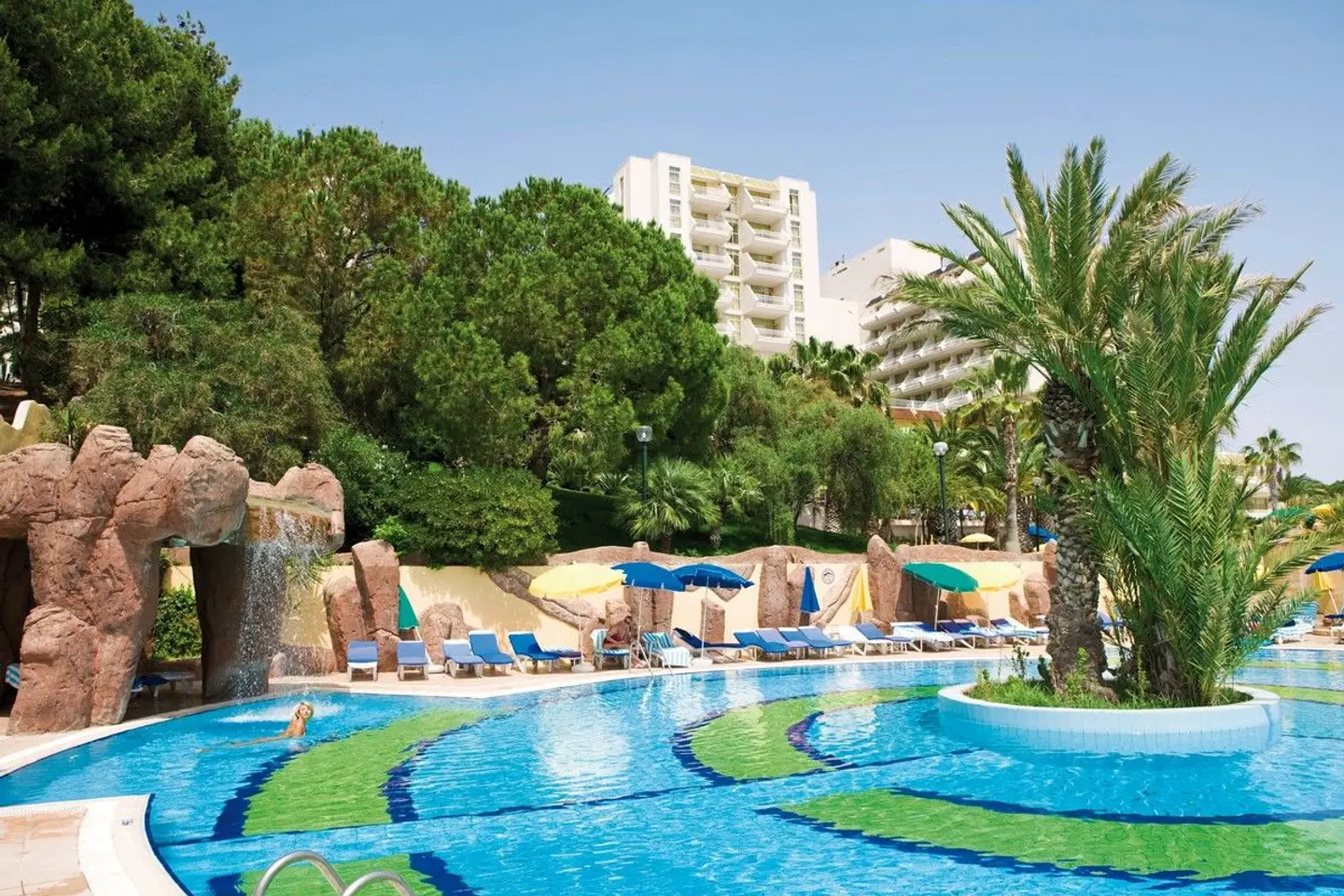 Fantasia Hotel Deluxe OUTDOOR_POOL