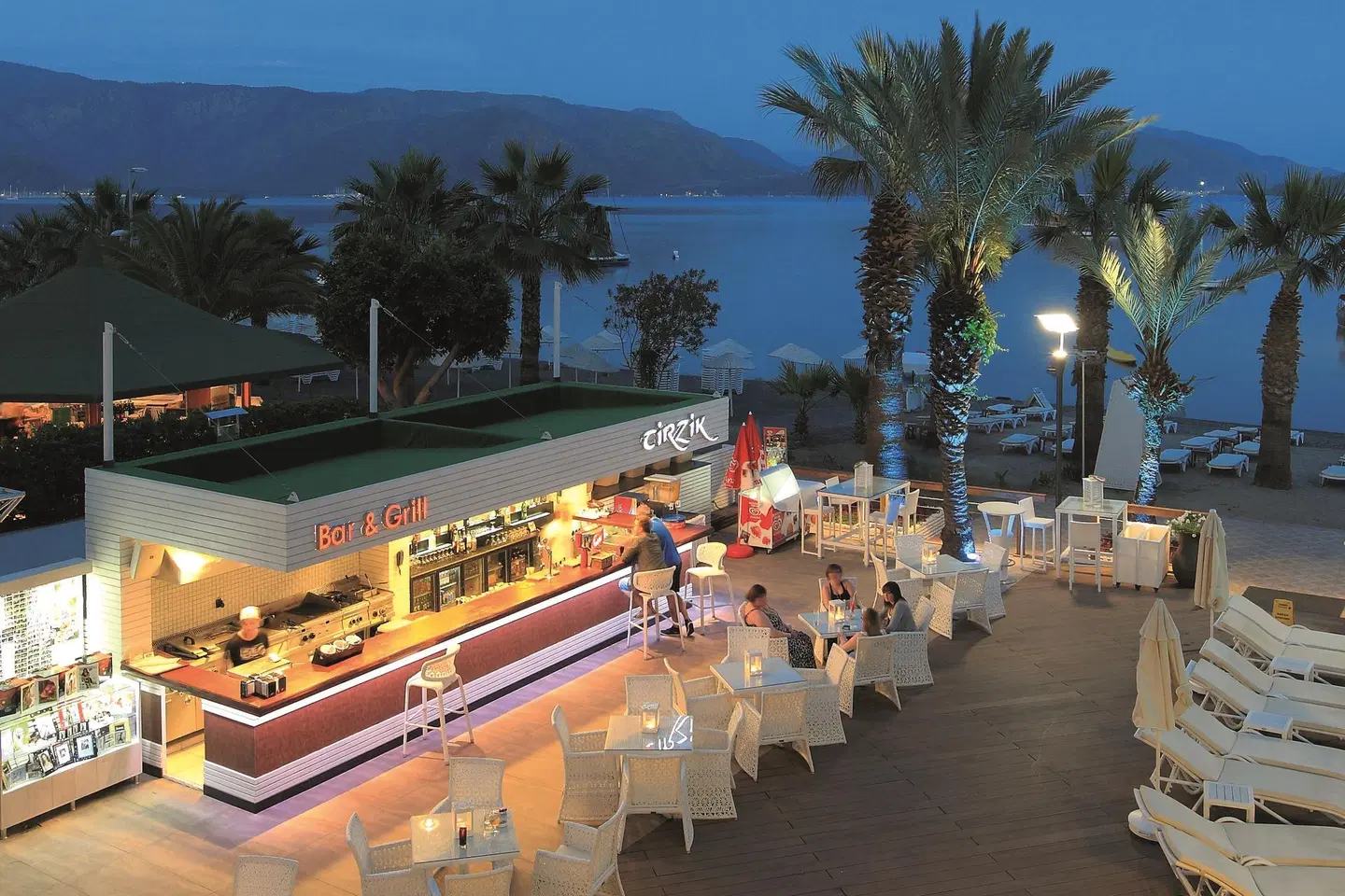 Cettia Beach Resort Terrasse