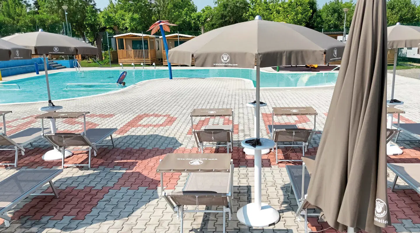 Baia Holiday Gasparina Terrasse