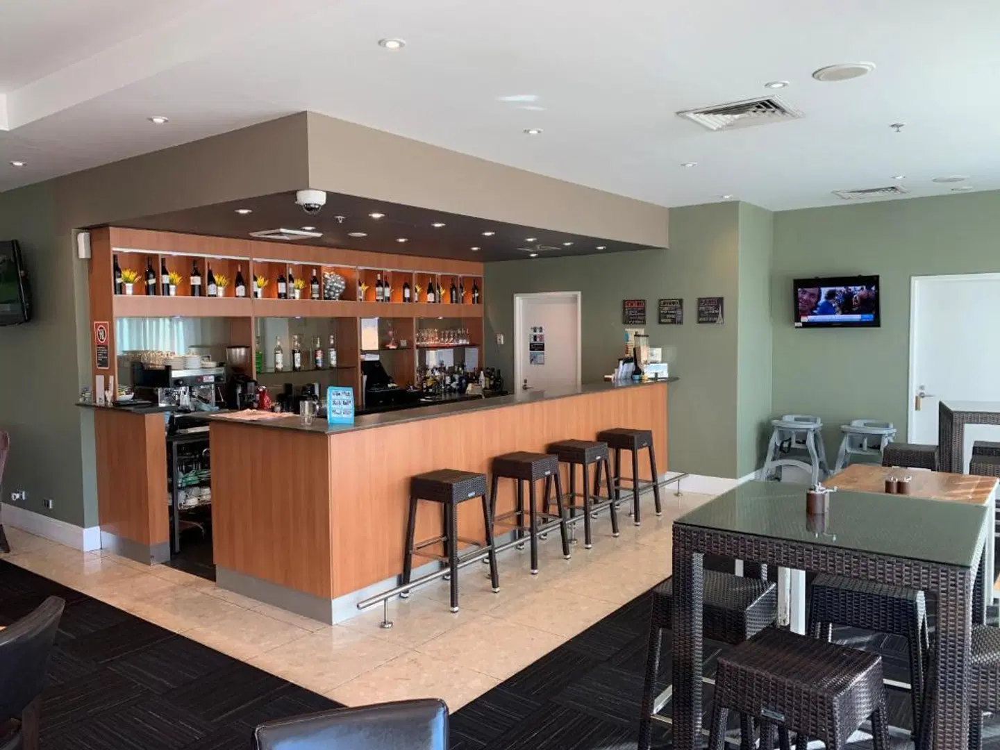 Parramatta Waldorf Apartment Bar