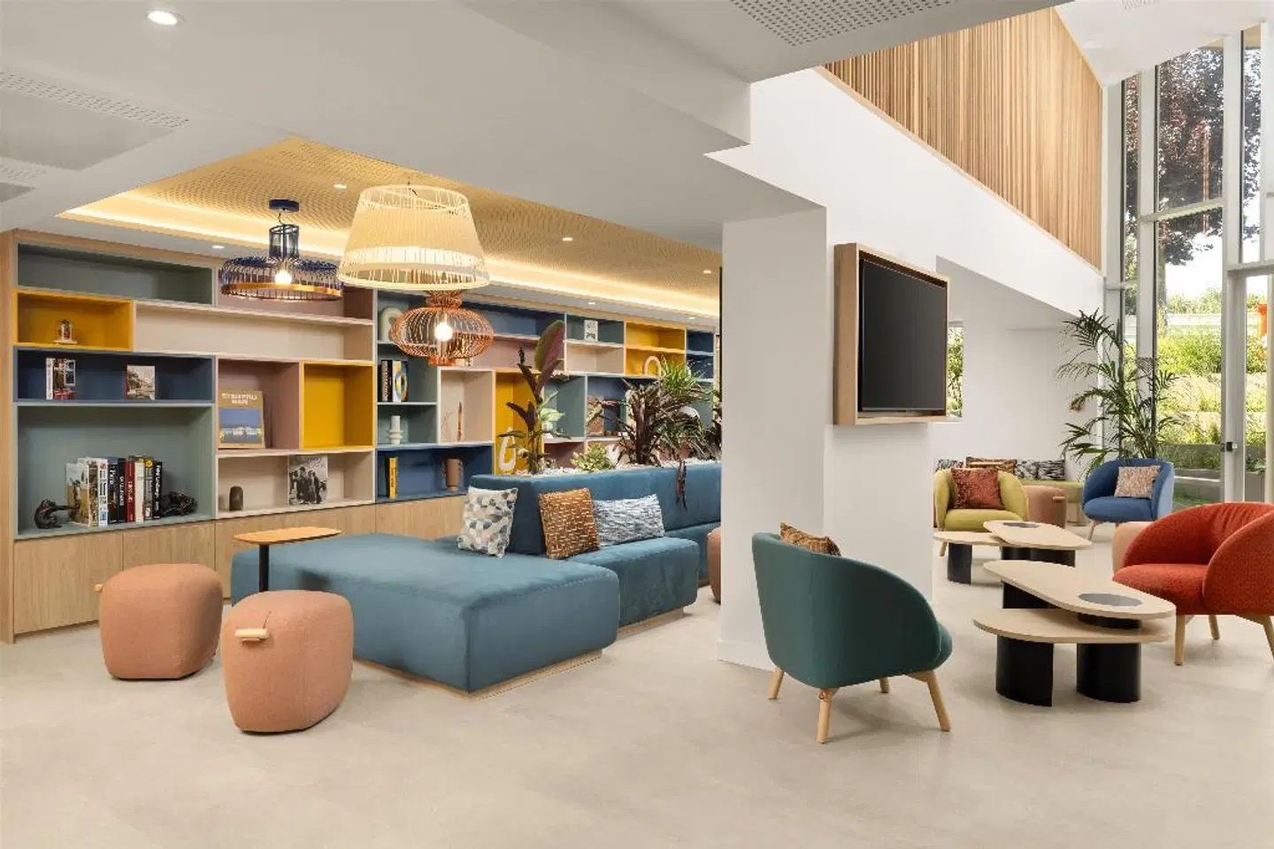 Hampton By Hilton Paris Charles De Gaulle Airport LOUNGE_LOBBY