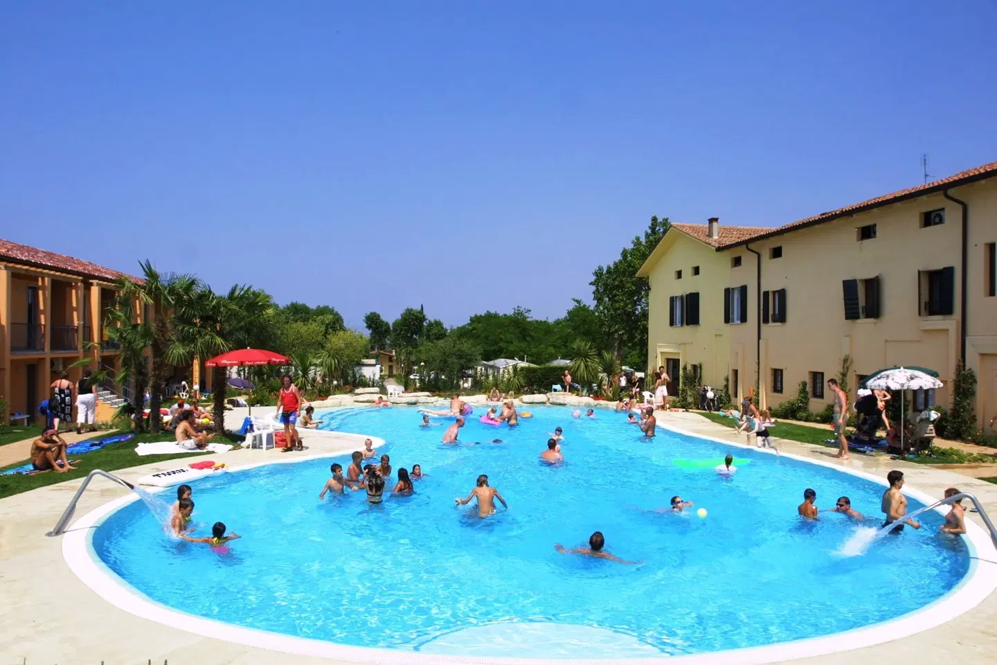 Camping Bella Italia OUTDOOR_POOL