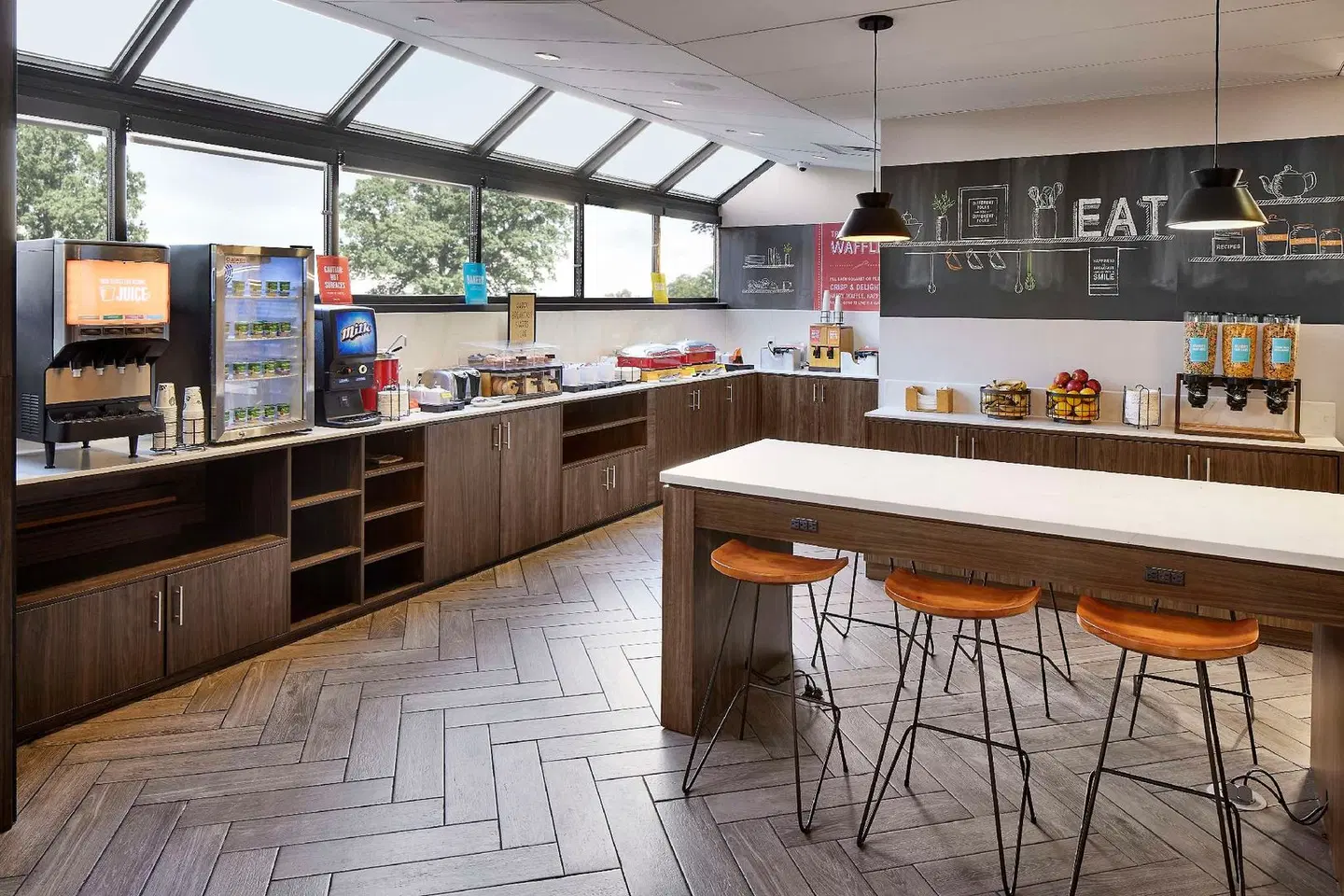 Hampton Inn Newark Airport Bar