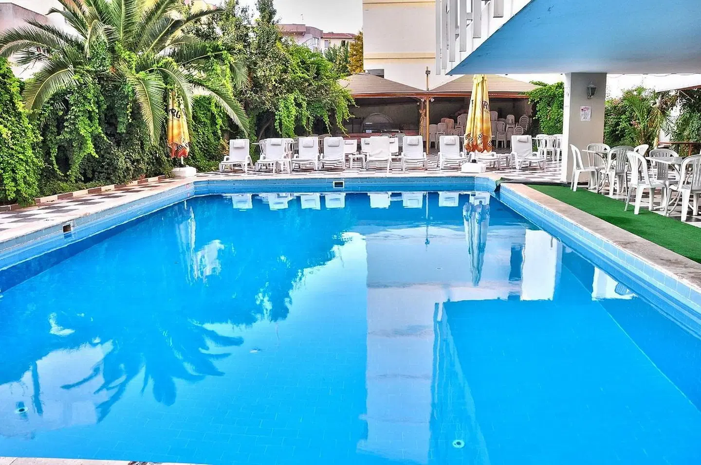 Roxx Royal Hotel OUTDOOR_POOL