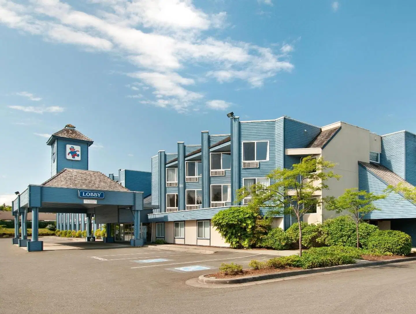 Travelodge Parksville EXTERIOR