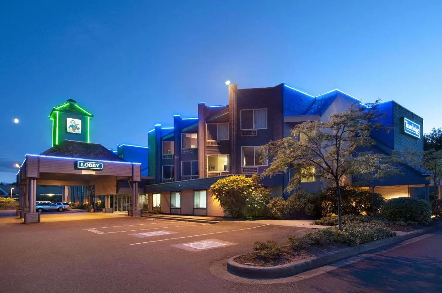 Travelodge Parksville EXTERIOR