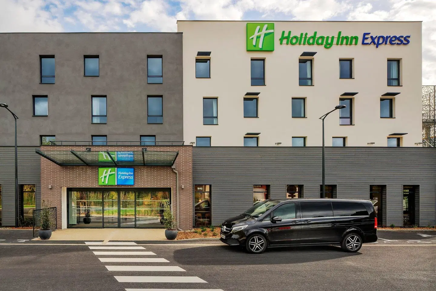 Holiday Inn Express Marne La Vallee Val D Europe EXTERIOR