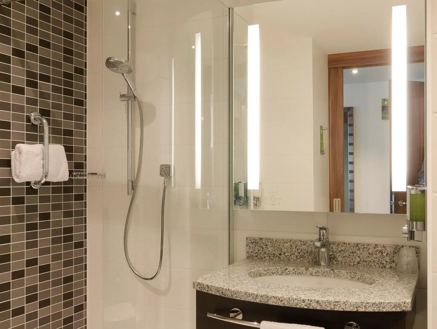 Hampton by Hilton Nürnberg City Centre Badezimmer