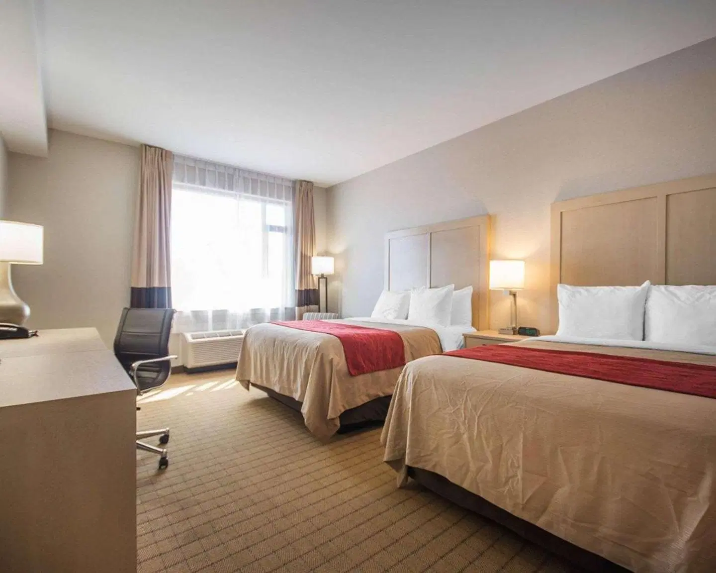 Comfort Inn & Suites ROOM_EXAMPLE