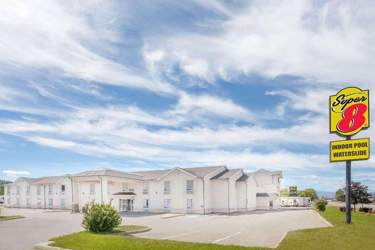 Super 8 by Wyndham Cranbrook EXTERIOR