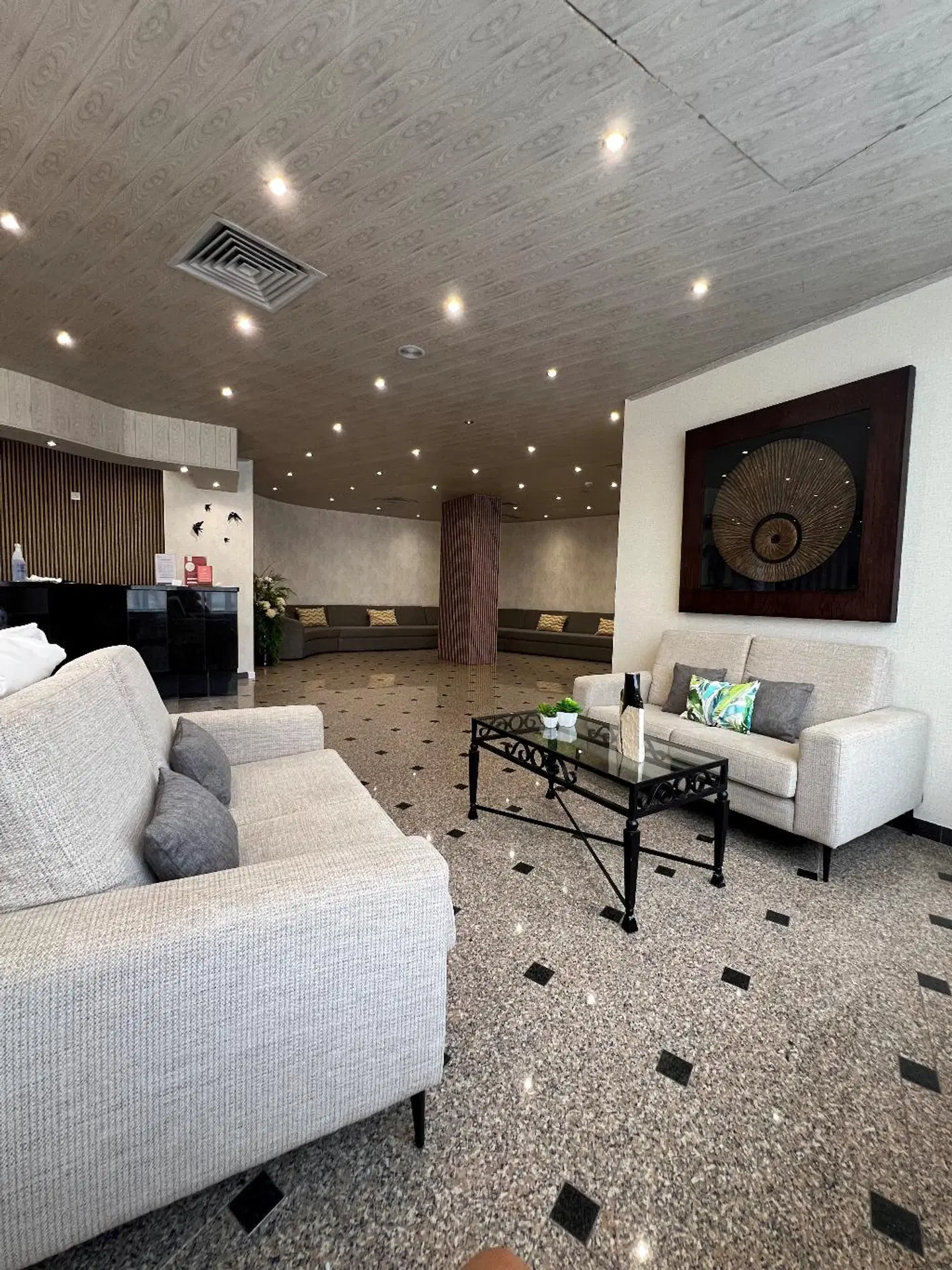 Cristal Caldas LOUNGE_LOBBY