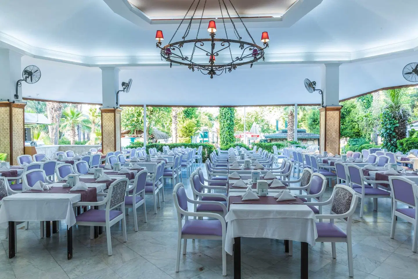 Letoile Beach Hotel Restaurant